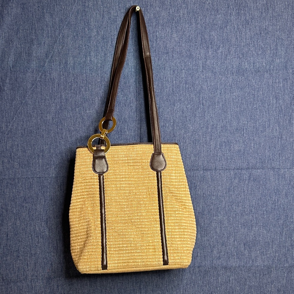 Susan Gail Y2K Straw Tote with Dark Brown Trim and Ring Accent. - Picture 11 of 11
